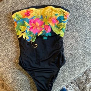 Amoena one piece swimsuit